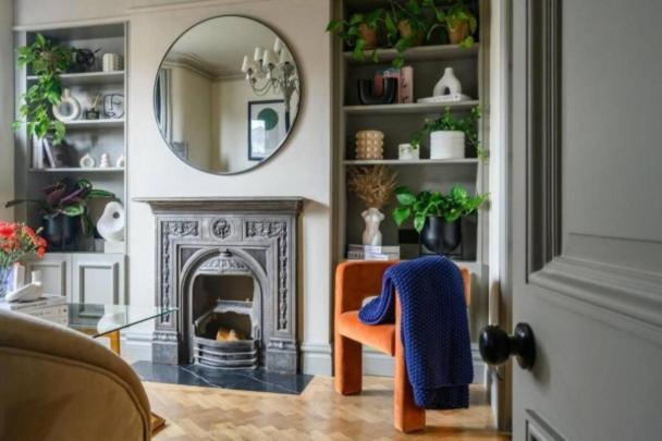 Chic 2 Bedroom Modern Cave House *